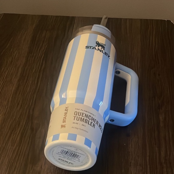 Stanley 30 oz Quencher H2.0 FlowState Tumbler  Oasis Collection Cornflower blue - Picture 2 of 3
